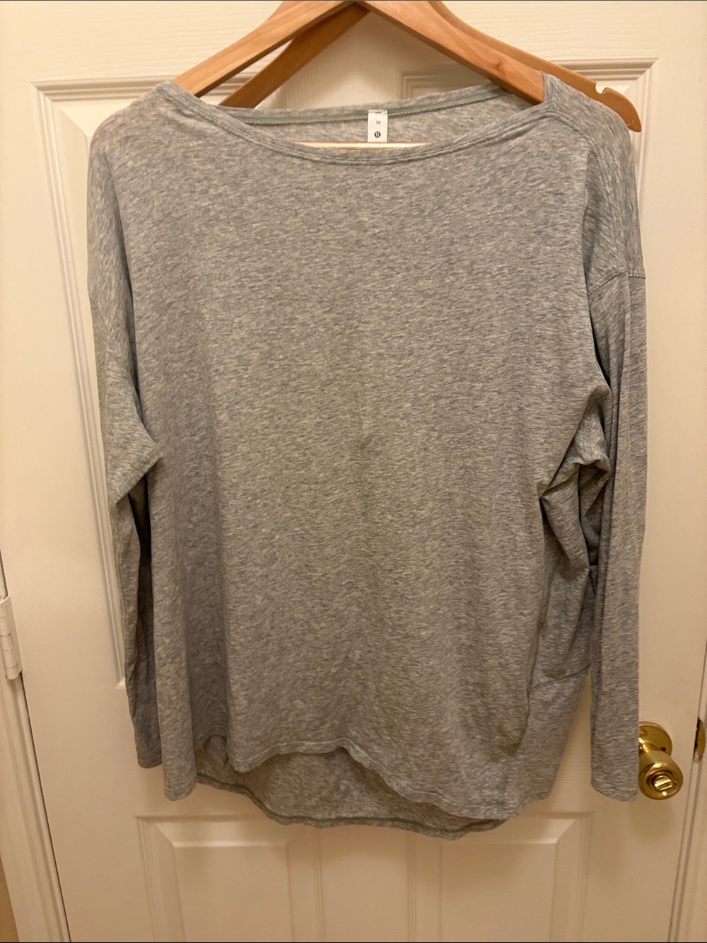 lululemon athletica Heather Gray Crewneck Long Sleeve size 10